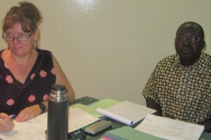 Les deux modérateurs de l'Atelier: Vikki Grime (Coordonnateur sortant du programme GENOVICO, Niger) et Augustin Cissé (Président ORFED, Mali). Photo.B24