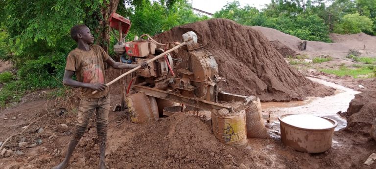 Orpaillage Traditionnel Et Pollution Des Eaux Au Burkina Faso Analyse