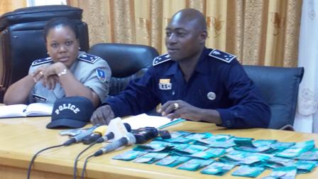 Le commissaire de police, Commandant de la Brigade anti-criminalité du Burkina (BAC), Patrice Yéyé lors du point de presse (©Burkina24)
