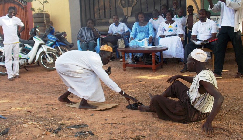 Representation théatrale sur le VIH SIDA et Ebola avec la troupe Lagamtaba(©Burkina24)