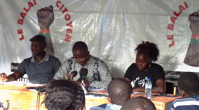 Souleymane Ouedraogo, Me Guy Hervé Kam(au centre) et Fatoumata Souratié lors de la conference de Presse(©Burkina24)