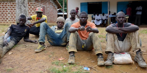 Des immigrés maliens au Gabon. © Patrick Fort/AFP