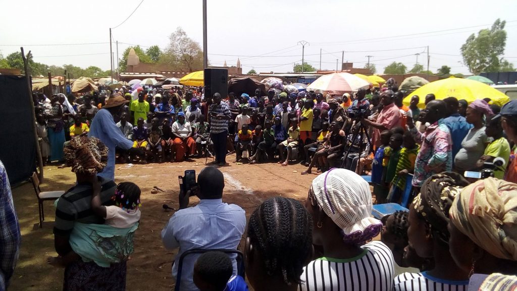 IFDC Des habitants de Koubri apprennent que les pesticides sont nocifs
