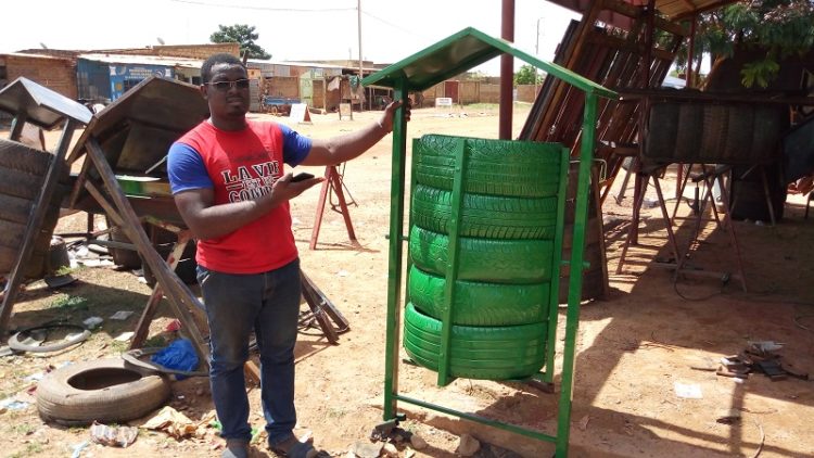 Des poubelles écologiques made in Burkina