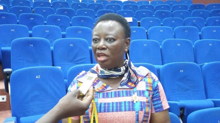 Kadidia Zongo, du groupe parlementaire du renouveau démocratique, est la seule députée à voter contre cette loi