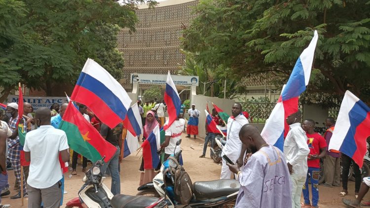 la coalition « FASO LAGAM TAABA ZAKA » qui a appelé à rejeter les accords avec la France et se tourner vers la Russie