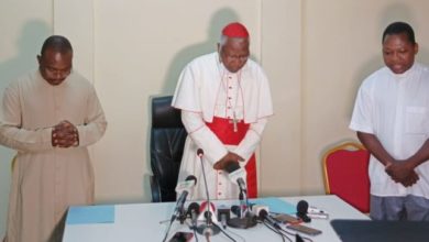 Le Cardinal Phillipe confiant le Burkina à Dieu