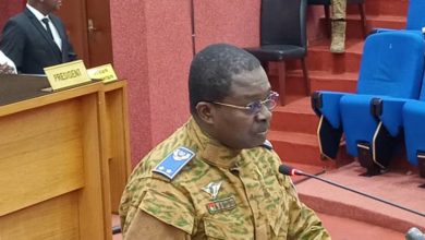 Le ministre de la défense, Général Barthélémy Simporé, face aux Députés membres de l'ALT 2022
