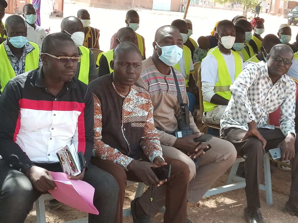 La population de Kombissiri assistant au lancement du logiciel Mhealth-Burkina