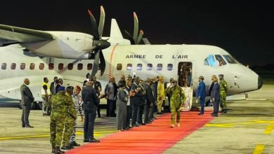 Les 46 soldats sont arrivés à Abidjan un peu avant minuit, heure locale, le 7 janvier 2023 (capture d'écran). © https://www.facebook.com/Presidencecotedivoire
