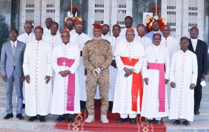 Le capitaine Ibrahim Traoré et des responsables catholiques