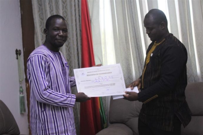 Maxime Kaboré reçoit officiellement son prix du ministère des mines
