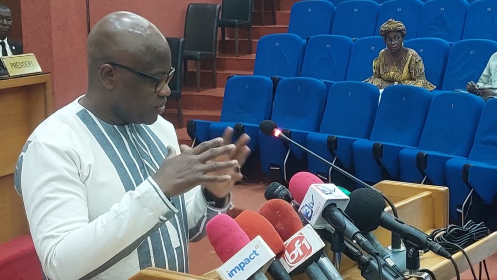 gratuit-des-soins-au-burkina-faso-l-tat-doit-30-milliards-aux