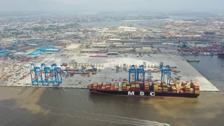 Cette infrastructure portuaire ultra-moderne et éco-responsable a une capacité de traitement journalier de 4 000 conteneurs, soit une moyenne de 1,5 million de conteneurs par an 
