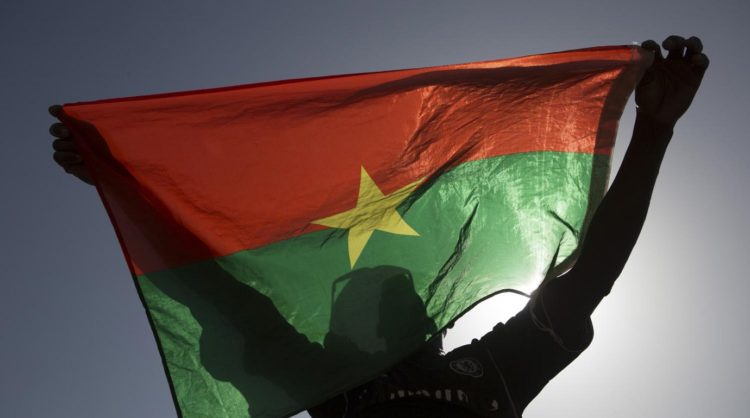 Patriotisme, drapeau du Burkina Faso, couleurs nationales, cohésion, paix, sécurité, intégrité