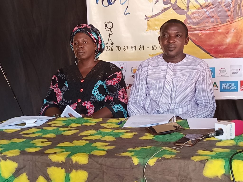 Mariam Koné personne ressource du PAJE et Thierry Oueda, directeur artistique du PAJE