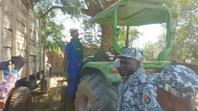 Le tracteur fonctionnel du Centre pénitentiaire agricole de Baporo