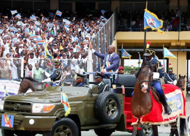 L'entrée de Félix Tshisekedi au stade des martyrs pris d'assaut par les Congolais pour la cérémonie d'investiture de celui qu'ils appellent «Fatshi Béton»