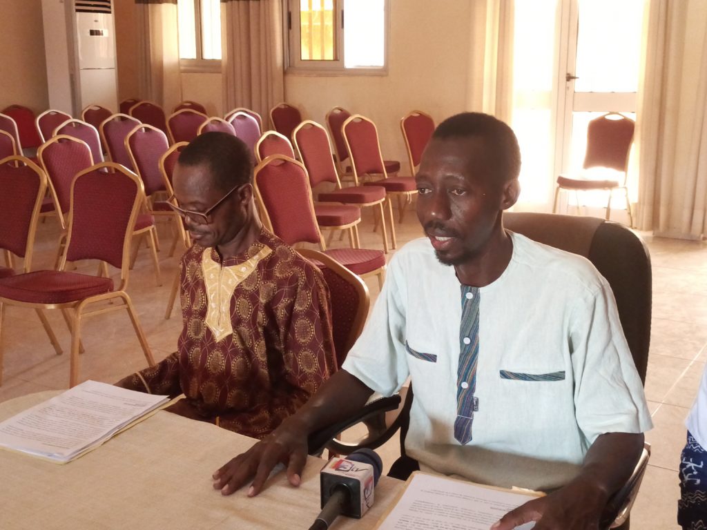 Dr Serge Godounou Dossou et Souleymane Nana, coordonnateur national du Conseil promotionnel pour l'action des jeunes en Afrique/ section Burkina Faso (COPAJE-AF/BF)