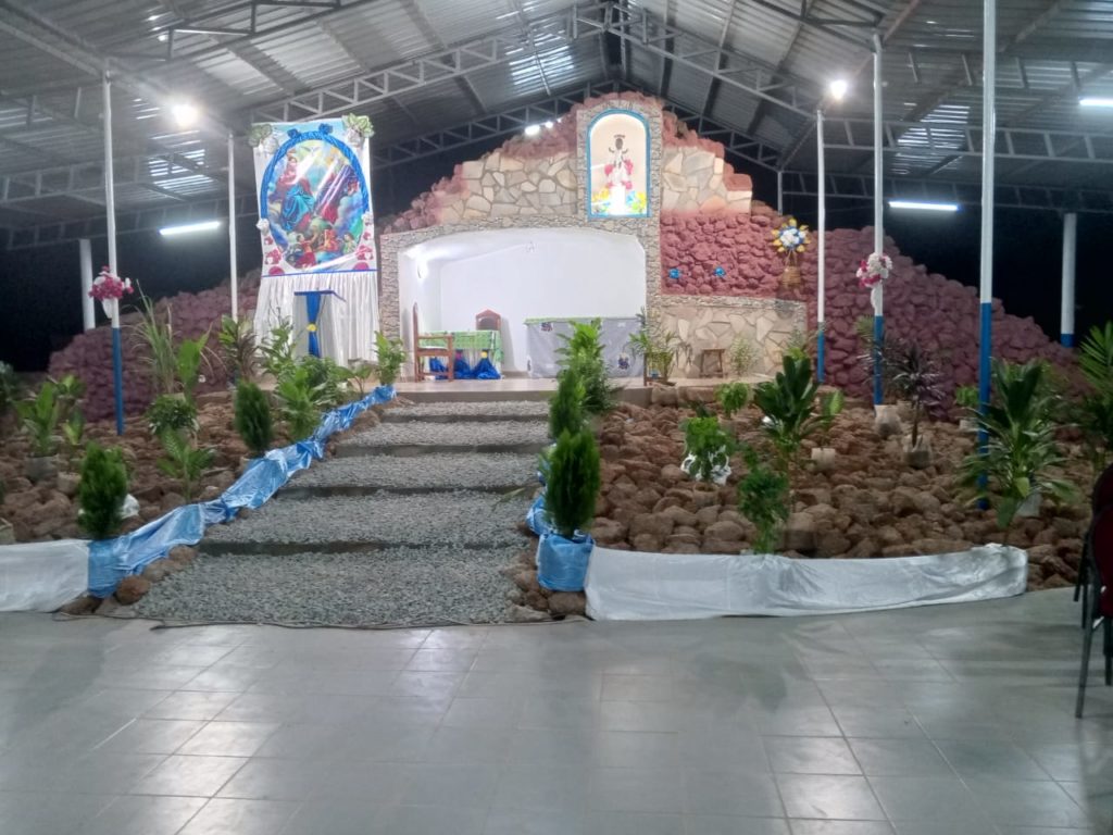 Le visage de la nouvelle grotte de la paroisse Sainte Trinité de Zagtouli 