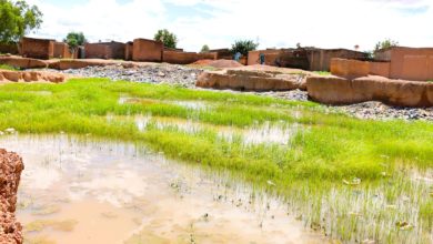 des carrières artisanales abandonnées