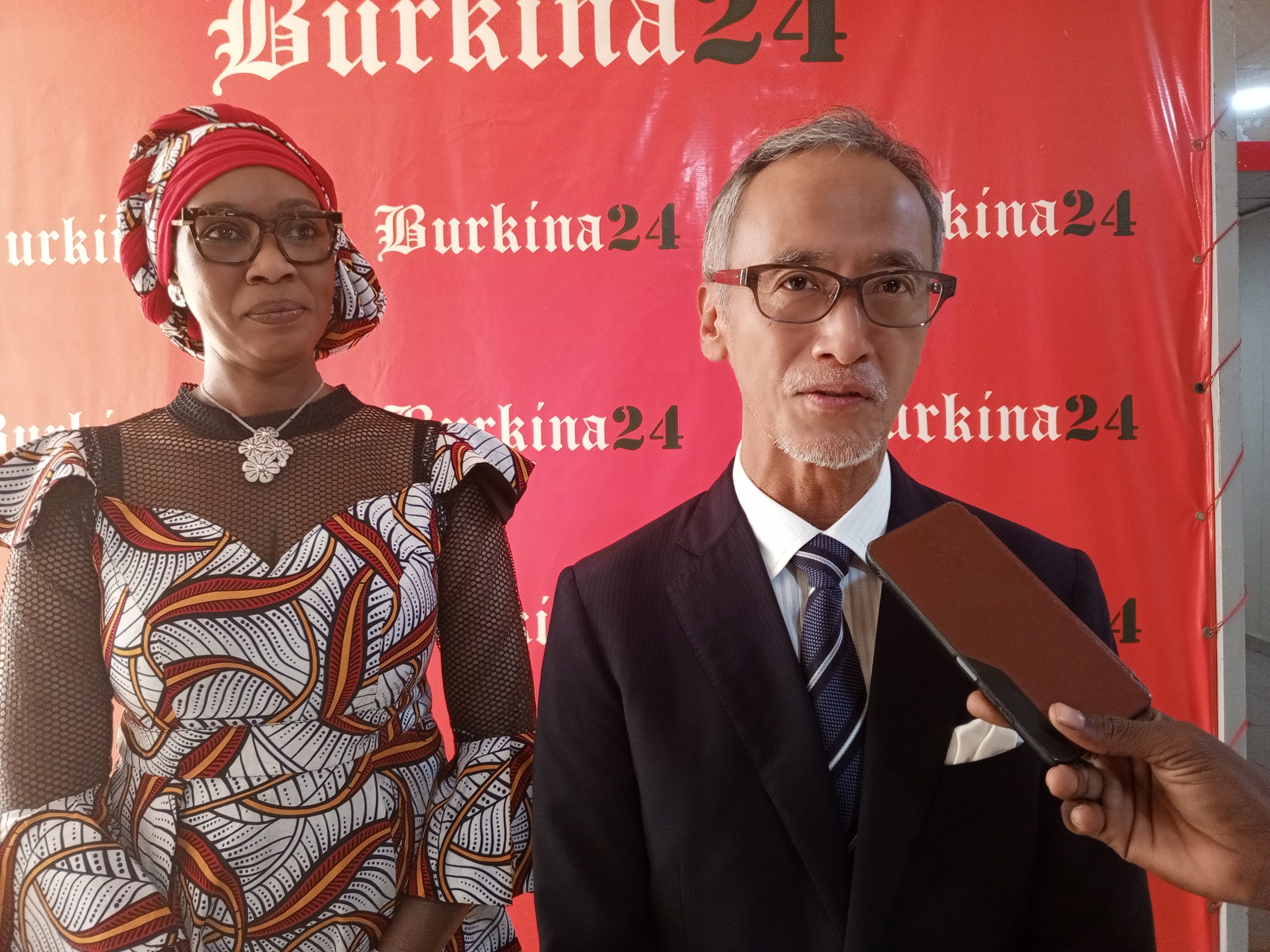 l’ambassadeur de la République du Japon au Burkina Faso, Nagashima Jun en compagnie de la directrice générale