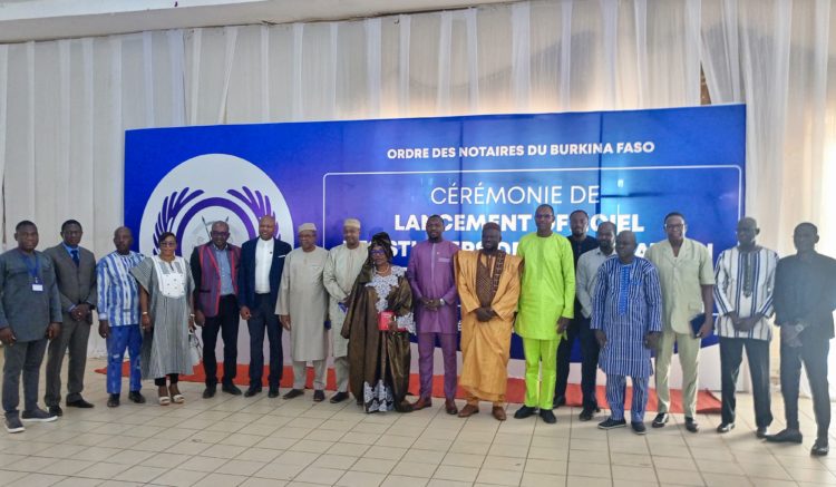 Photo de famille pour marquer cette date historique pour l'ordre des notaires du Burkina Faso 