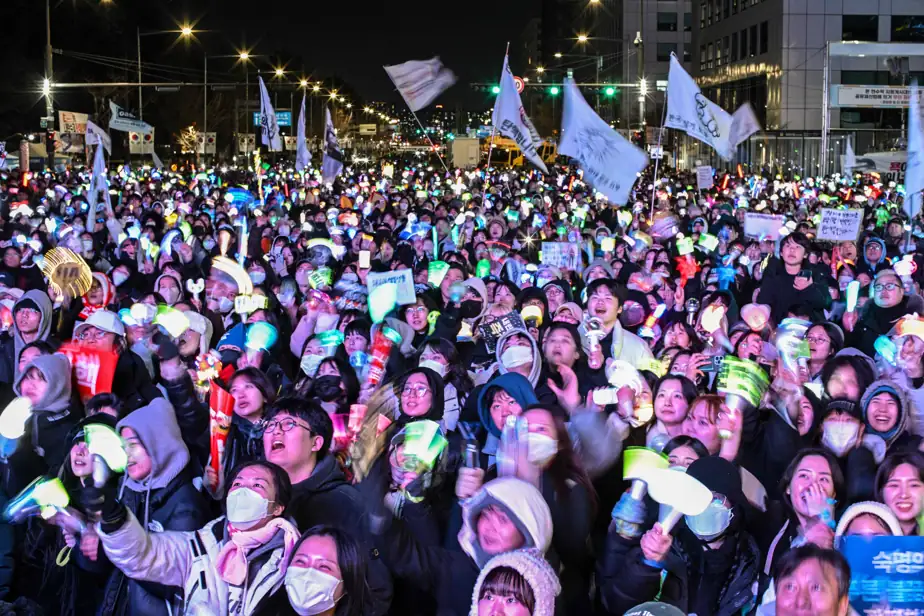 quelque 200 000 manifestants massés devant l’Assemblée nationale ont laissé éclater leur joie