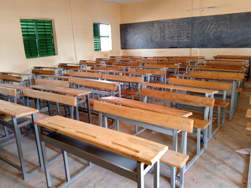 Vue sur une salle de classe 