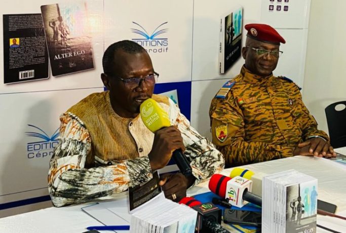 Colonel William Combary écrivain