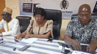 Bobo-Dioulasso : Abdoulazize Bamogo dédicace son nouvel ouvrage sur le cadre légal de la communication