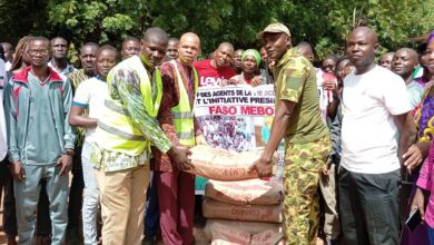 Faso Mêbo : Des Agents de la Vie Scolaire font un don de 10 tonnes de ciment