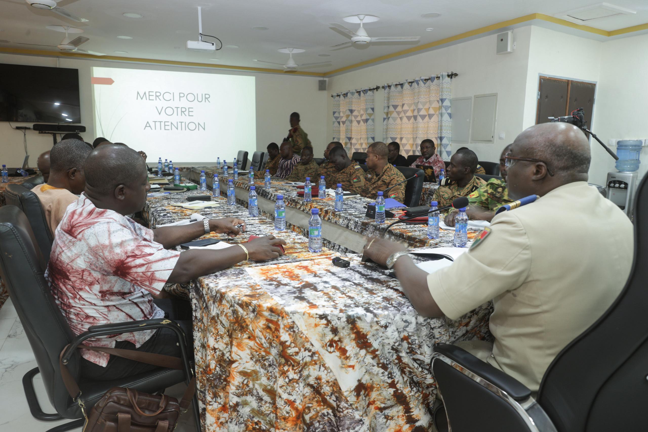 le commandant COTN s’entretient avec les coordonnateurs et les points focaux sécurité des FSI et des départements ministériels