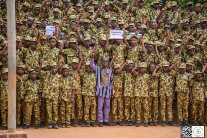 Tasséré, un jeune brave à trois poils conte son aventure aux Campeurs