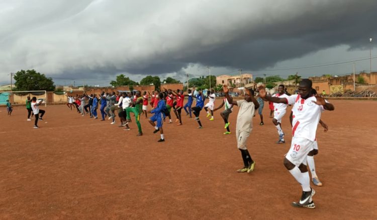 La séance aérobic avant que dame la pluie s'invite à la fête