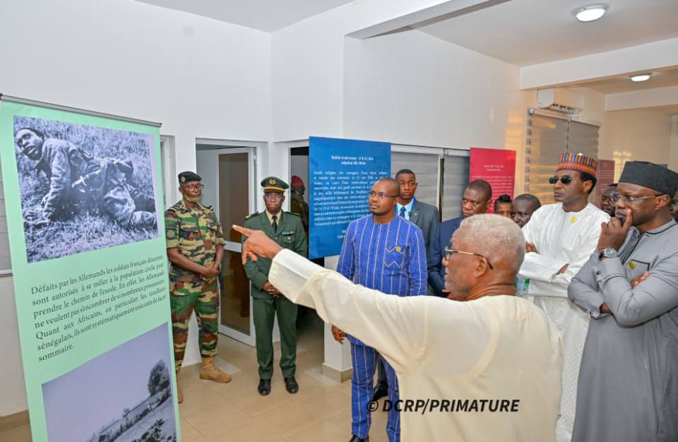 visite du Chef du Gouvernement sur ce site historique a été marquée par un moment de recueillement observé devant les tombes des soldats africains tombés