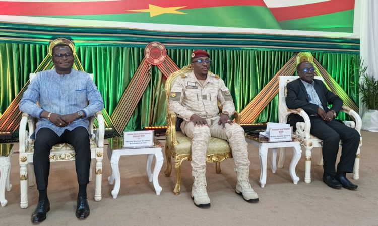 Les membres du présidium ont pris parole à tour de rôle