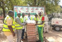 Remise de don des doyens de la musique burkinabè a Faso Mêbo