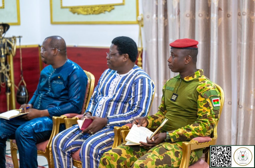 Le Rapport 2024 de la Cour des comptes remis au Capitaine Ibrahim TRAORÉ