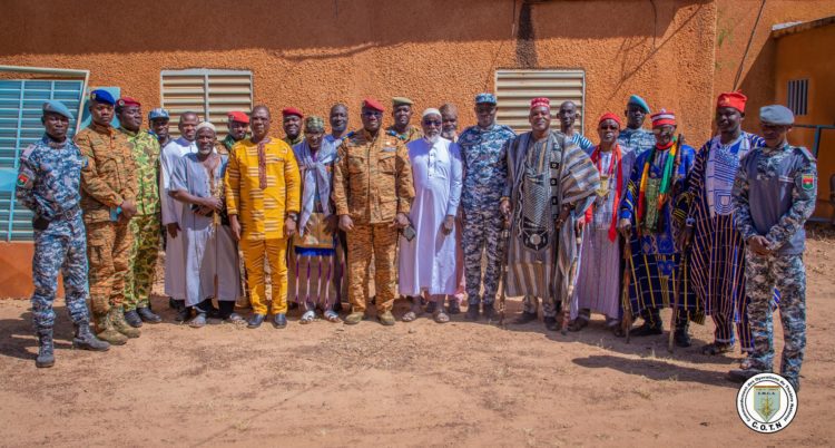 il a également rencontré les autorités administratives, coutumières et religieuses de Fada N’Gourma et de Diapaga