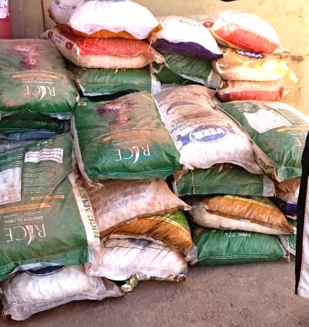 La douane a intercepté 52 sacs de cyanure soigneusement dissimulés sous une cargaison de riz en transit