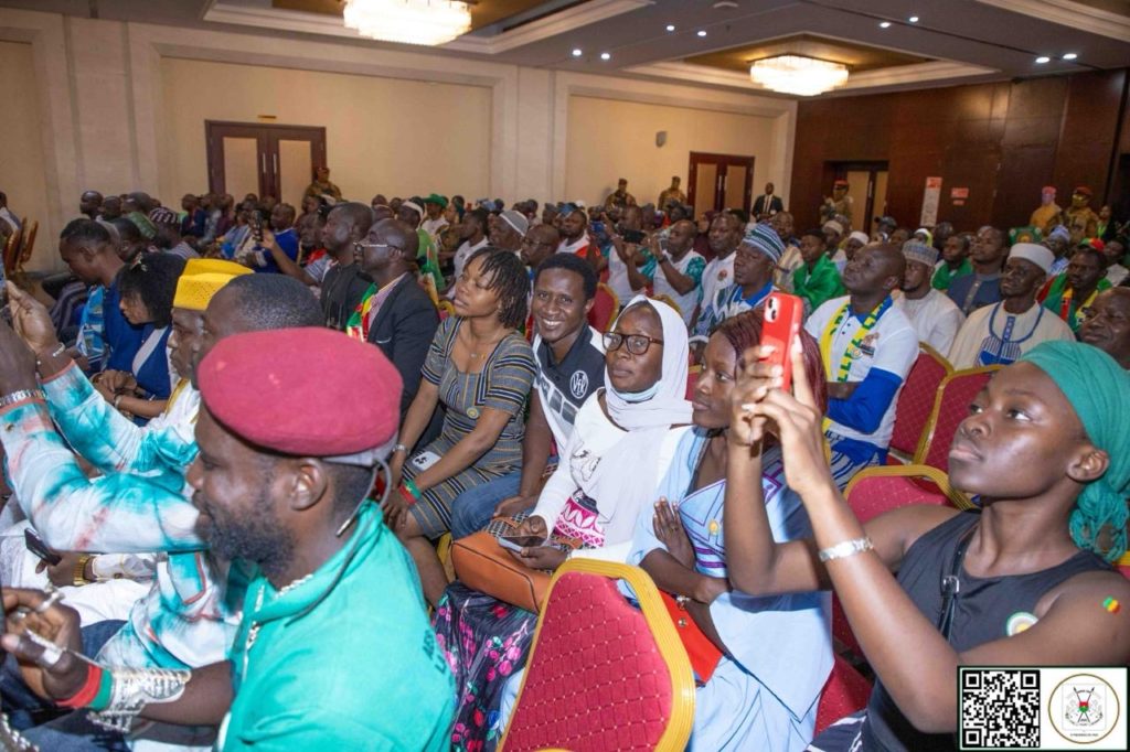 Le Capitaine Ibrahim TRAORÉ face aux compatriotes au Mali : « Le bonheur de notre Peuple se construit par nos propres mains »