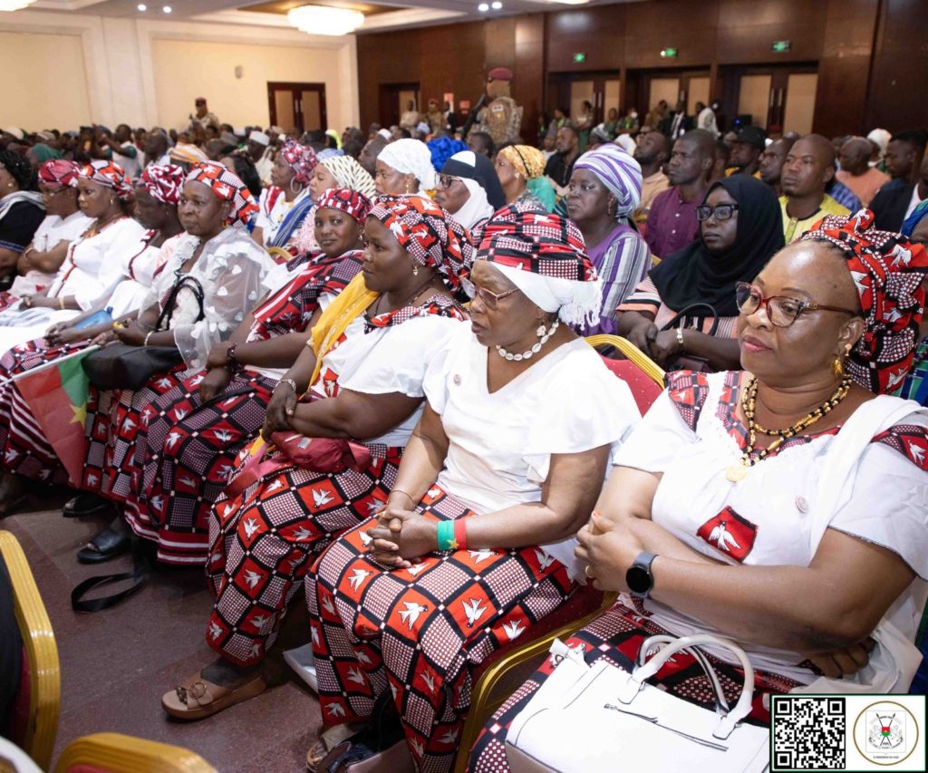 Le Capitaine Ibrahim TRAORÉ face aux compatriotes au Mali : « Le bonheur de notre Peuple se construit par nos propres mains »