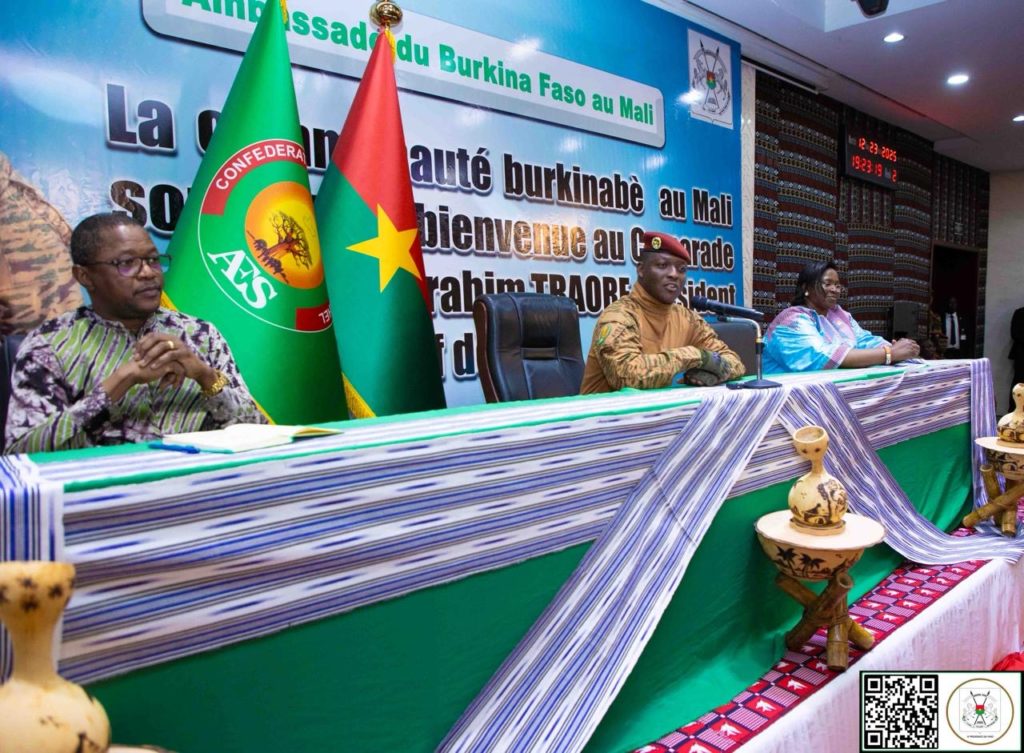 Le Capitaine Ibrahim TRAORÉ face aux compatriotes au Mali : « Le bonheur de notre Peuple se construit par nos propres mains »