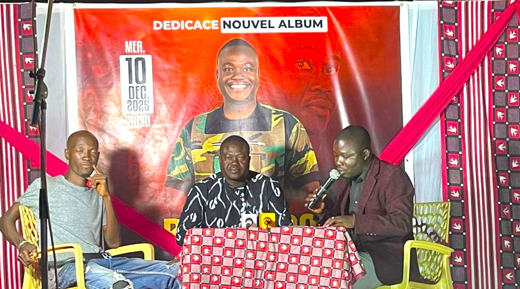 Bangobro a officiellement dévoilé, le mercredi 10 décembre 2025, son tout premier album intitulé « Triomphe ».