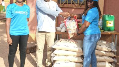 Don de Lapaire à l'hôtel maternel de Ouagadougou