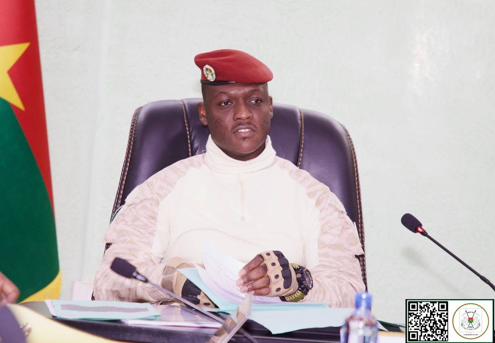 Le Président du Faso, Chef de l’État, Son Excellence le Capitaine Ibrahim TRAORÉ, a présidé, ce jeudi 4 décembre 2025, l’hebdomadaire Conseil des ministres.