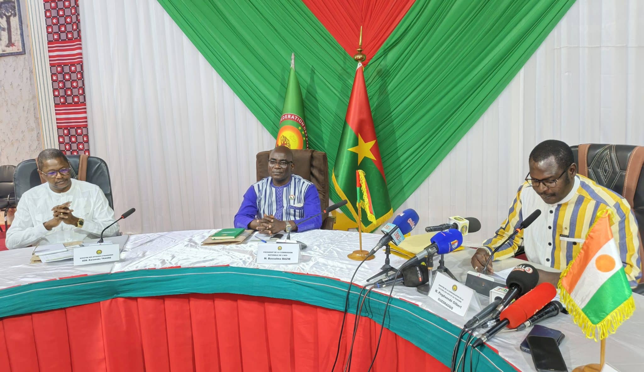 Les membres du présidium