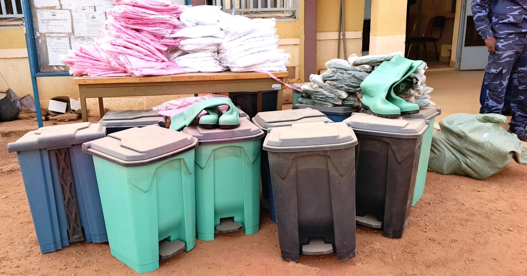 Remise symbolique de matériels au profit du personnel du district sanitaire de Saponé