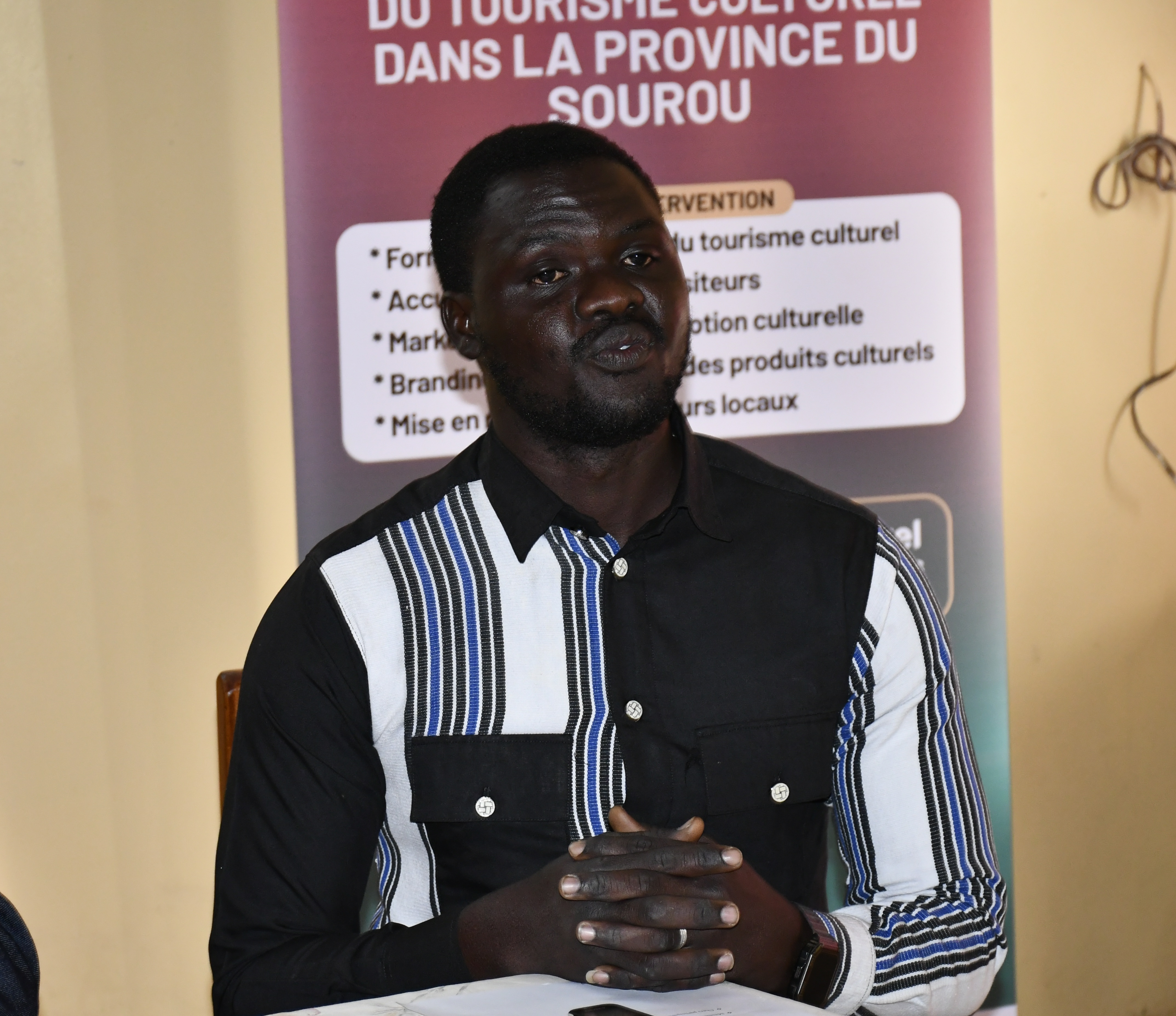 Drabo Assimi, Président de l’APCS, expliquant les enjeux du branding et du marketing digital pour la province du Sourou